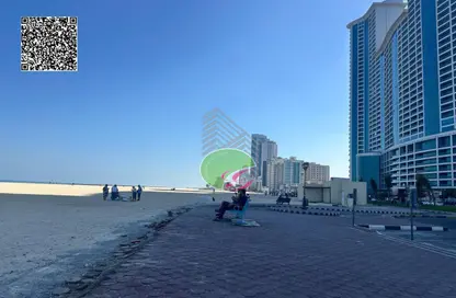 شقة - 2 غرف نوم - 2 حمامات للبيع في برج الكورنيش - طريق كورنيش عجمان - عجمان