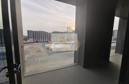 شقة - غرفة نوم - 2 حمامات للبيع في الطراز - حي نسيج - الجادة - الشارقة