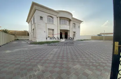 Villa - 4 Bedrooms for rent in Falaj Hazzaa - Al Ain