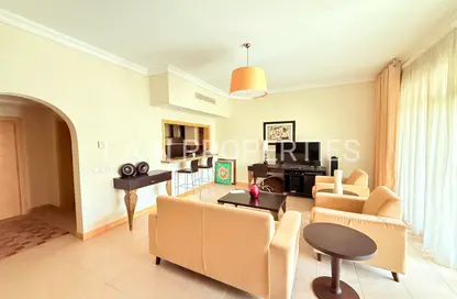 Apartment - 2 Bedrooms - 4 Bathrooms for rent in Al Haseer - Shoreline Apartments - Palm Jumeirah - Dubai