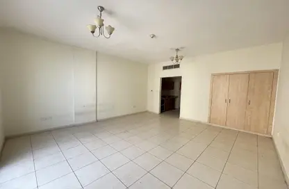Apartment - Studio - 1 Bathroom for rent in IC1-EMR-01 - Emirates Cluster - International City - Dubai