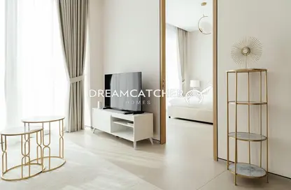 Room / Bedroom image for: Apartment - 1 Bedroom - 1 Bathroom for rent in Jumeirah Gate Tower 1 - The Address Jumeirah Resort and Spa - Jumeirah Beach Residence - Dubai, Image 1