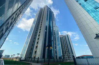 شقة - غرفة نوم - 2 حمامات للبيع في أورينت تاور 1 - أورينت تاور - البستان - عجمان