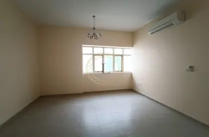 Apartment - 3 Bedrooms - 3 Bathrooms for rent in Al Dafeinah - Asharej - Al Ain