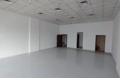 Retail - Studio - 2 Bathrooms for rent in Thuraya Al Majaz Building - Al Majaz 3 - Al Majaz - Sharjah