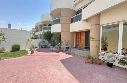 Villa - 4 Bedrooms - 5 Bathrooms for rent in Jumeirah 1 Villas - Jumeirah 1 - Jumeirah - Dubai