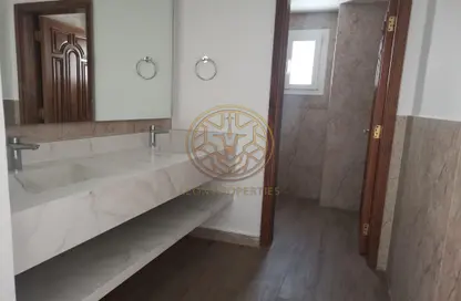 Villa - 5 Bedrooms - 5 Bathrooms for rent in Jumeirah 3 - Jumeirah - Dubai