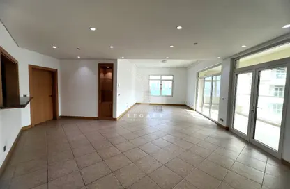 Apartment - 3 Bedrooms - 3 Bathrooms for sale in Al Haseer - Shoreline Apartments - Palm Jumeirah - Dubai