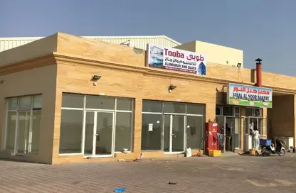 عمارة بالكامل - 8 غرف نوم - 8 حمامات للبيع في منطقة الإمارات الصناعية الحديثة - أم القيوين