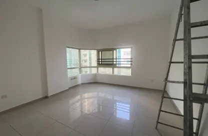 شقة - 2 غرف نوم - 2 حمامات للايجار في شارع التعاون الجديد - التعاون - الشارقة