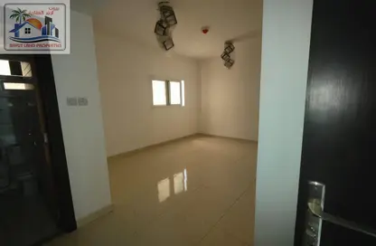 شقة - 1 حمام للايجار في بناء النباعة - النبعة - الشرق - الشارقة