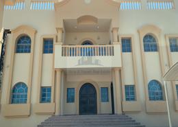 Full Floor - 4 bedrooms - 5 bathrooms for rent in Shakhbout City - Abu Dhabi