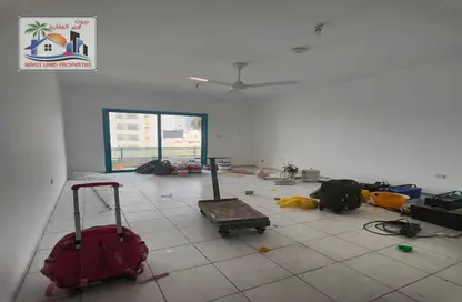 شقة - 3 غرف نوم - 2 حمامات للايجار في المجاز 2 - المجاز - الشارقة