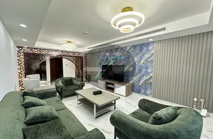 Living Room image for: Apartment - 1 Bedroom - 2 Bathrooms for rent in Princess Tower - Dubai Marina - Dubai, Image 1