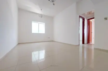 شقة - غرفة نوم - 2 حمامات للايجار في 3 زاخر تاور - أبراج زاخر - التعاون - الشارقة