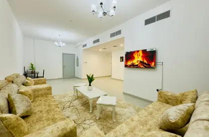 شقة - غرفة نوم - 2 حمامات للايجار في مساكن كورنيش عجمان - طريق كورنيش عجمان - عجمان