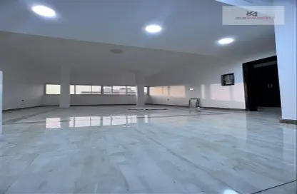 Empty Room image for: Villa - 7 Bedrooms for rent in Sheikh Fatima Bint Mubarak St - Al Manhal - Abu Dhabi, Image 1