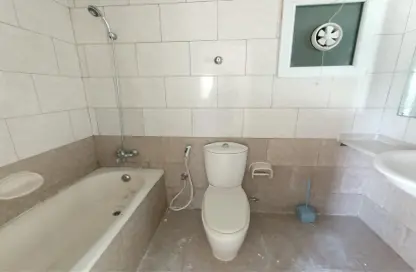 صورة لـ حمام شقة - 2 غرف نوم - 2 حمامات للايجار في مبنى مويلح - مويلح - الشارقة ، صورة رقم 1
