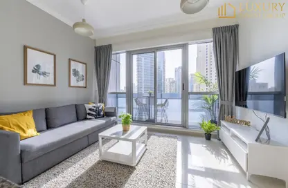 Living Room image for: Apartment - 1 Bedroom - 2 Bathrooms for sale in Bay Central West - Bay Central - Dubai Marina - Dubai, Image 1
