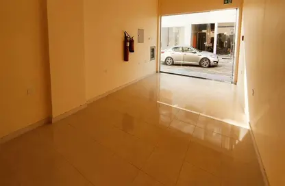 Shop - Studio - 1 Bathroom for rent in Hoshi - Al Badie - Sharjah