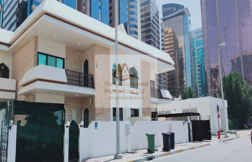 Appealing Villa w/ Garden in Khalidiya Corniche ref TU KG 1818