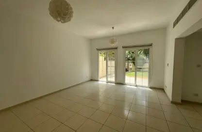Villa - 3 Bedrooms - 4 Bathrooms for rent in Springs 11 - The Springs - Dubai