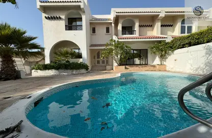 Villa - 5 Bedrooms - 6 Bathrooms for rent in Jumeirah 2 - Jumeirah - Dubai