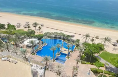 شقة - 3 غرف نوم - 4 حمامات للايجار في الخضراوي - مساكن شور لاين - نخلة جميرا - دبي