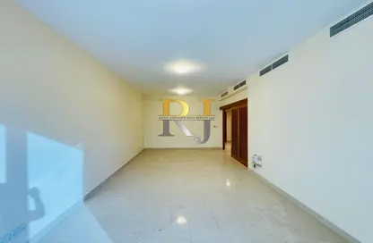 Apartment - 3 Bedrooms - 4 Bathrooms for rent in Silver Sands 2 - Mankhool - Bur Dubai - Dubai