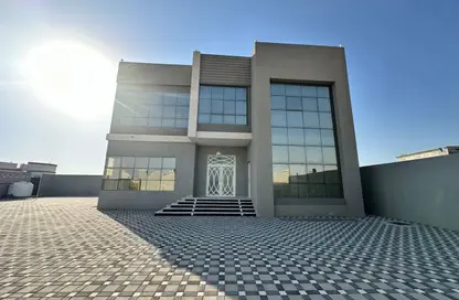 فيلا - 5 غرف نوم - 8 حمامات للايجار في الرفاع - رأس الخيمة