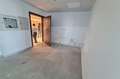 صورة لـ غرفة فارغة مكتب - استوديو - 2 حمامات للايجار في مدينة خليفة أ - مدينة خليفة - أبوظبي ، صورة رقم 1
