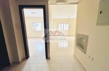 شقة - غرفة نوم - 2 حمامات للايجار في بناية الحور - تجارية مويلح - الشارقة