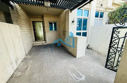 Villa - 2 Bedrooms - 3 Bathrooms for rent in Satwa Road - Al Satwa - Dubai