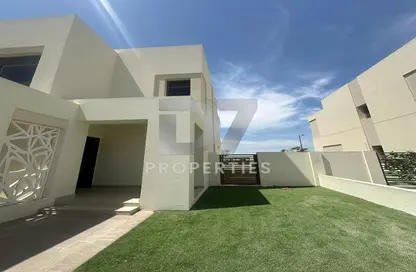 Apartment - 4 Bedrooms - 5 Bathrooms for rent in Reem Townhouses - Town Square - Dubai