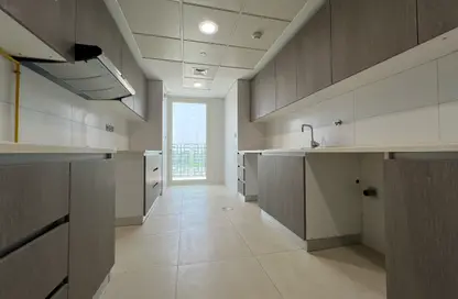 Apartment - 3 Bedrooms - 5 Bathrooms for rent in P-2716 - Al Raha Beach - Abu Dhabi