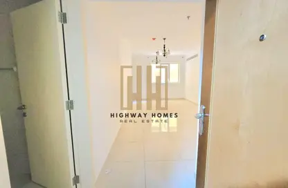 Apartment - 2 Bedrooms - 3 Bathrooms for rent in Muwaileh 29 Building - Muwaileh - Sharjah