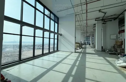 Full Floor - Studio - 1 Bathroom for rent in Sheikh Zayed Road - Dubai