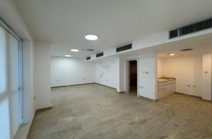 مكتب - استوديو - 1 حمام للايجار في حي القلعة - الجهلي - العين مكتب - استوديو - 1 حمام للايجار في حي القلعة - الجهلي - العين