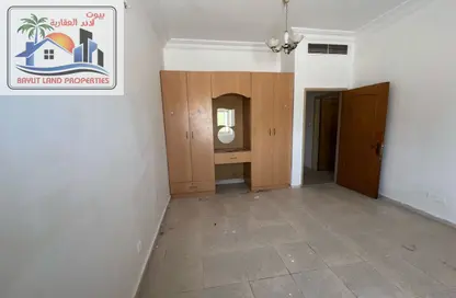 Apartment - 2 Bedrooms - 2 Bathrooms for rent in Al Khan 5 building - Al Khan - Sharjah