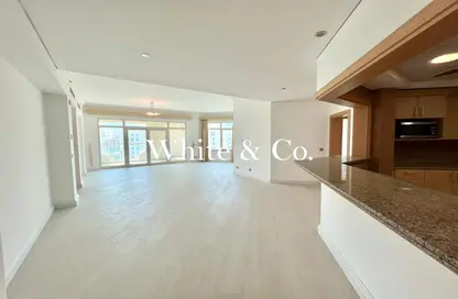Apartment - 3 Bedrooms - 4 Bathrooms for rent in Al Hatimi - Shoreline Apartments - Palm Jumeirah - Dubai