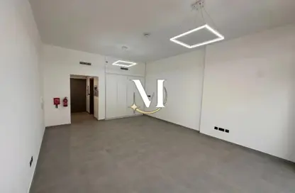 شقة - 1 حمام للايجار في في2 - مدينة دبي الرياضية - دبي