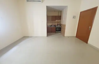 Apartment - Studio - 1 Bathroom for rent in Muwailih Building - Muwaileh - Sharjah