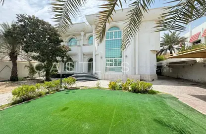 Villa - 5 Bedrooms - 6 Bathrooms for rent in Jumeirah 1 Villas - Jumeirah 1 - Jumeirah - Dubai