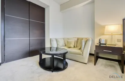 Living Room image for: Apartment - 1 Bathroom for rent in The Address Dubai Marina - Dubai Marina - Dubai, Image 1