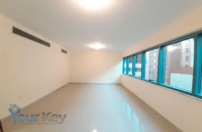 شقة - 3 غرف نوم - 3 حمامات للايجار في برج لافظية - شارع خليفة - أبوظبي