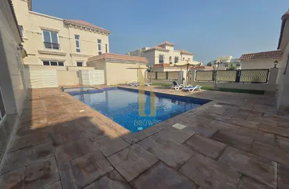 Villa - 5 Bedrooms - 5 Bathrooms for rent in Jumeirah 1 Villas - Jumeirah 1 - Jumeirah - Dubai