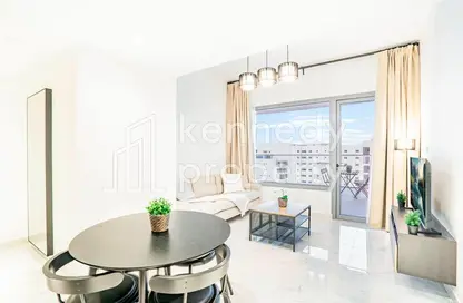 Living / Dining Room image for: Apartment - 1 Bedroom - 1 Bathroom for rent in Oasis Residences - Masdar City - Abu Dhabi, Image 1