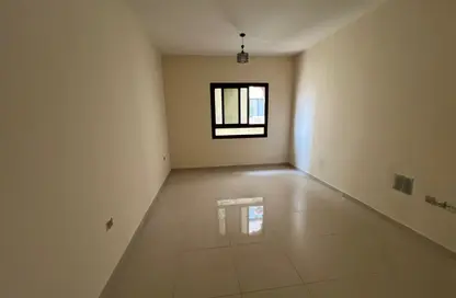 شقة - غرفة نوم - 2 حمامات للايجار في مساكن كورنيش عجمان - طريق كورنيش عجمان - عجمان
