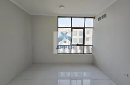 شقة - غرفة نوم - 2 حمامات للايجار في الزاهية - تجارية مويلح - الشارقة