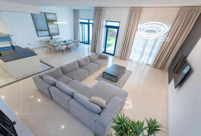 15932012 - Property Image 2